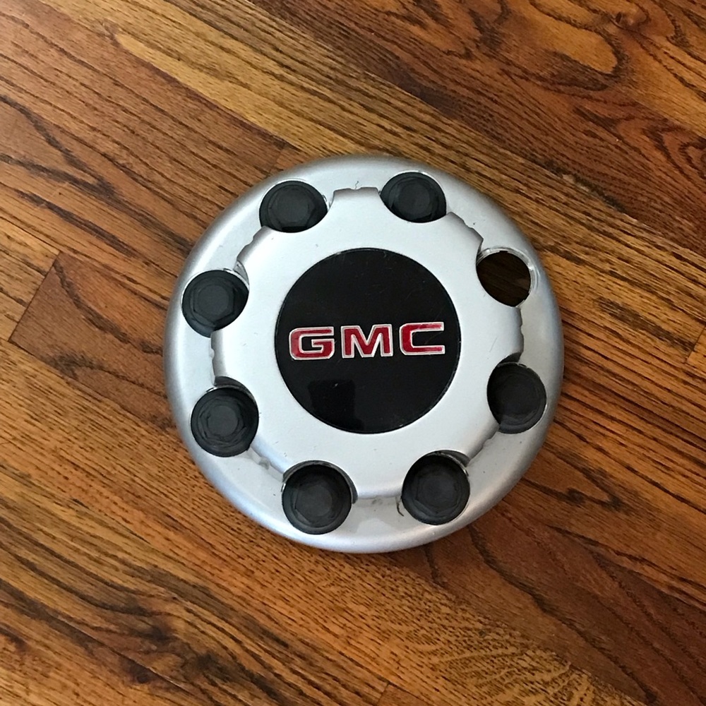 GMC Sierra 3500 Dually Rear Wheel Center Cap Hubcap P/N 15053705 OEM 8 Lug (1 Ca